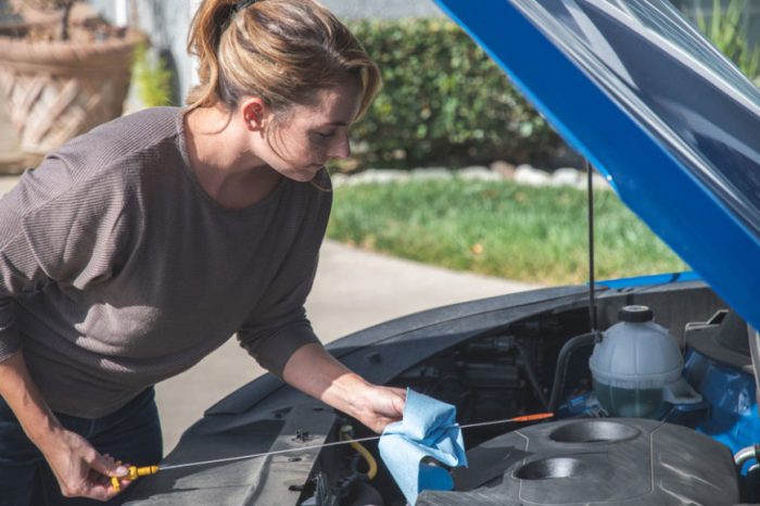How to check car oil